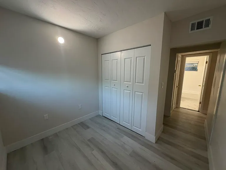 219 NW 10th Ave #4 — Photo 3