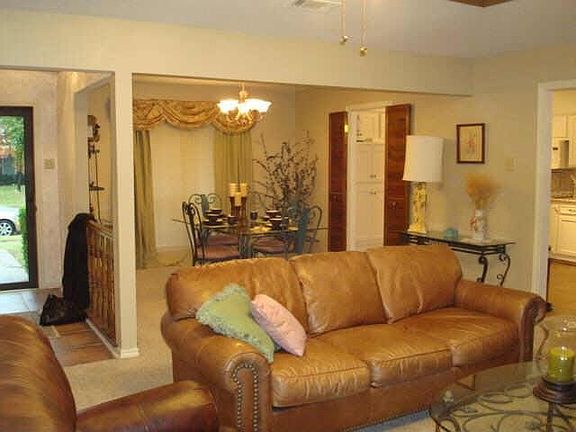 5th image of 1510 Versailles Dr
