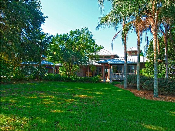 2nd image of 810 Island Grove Dr