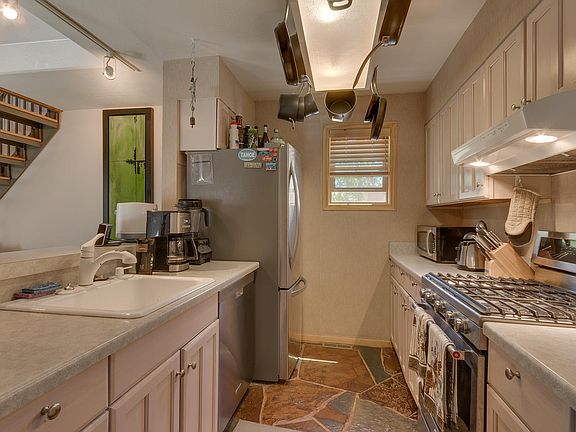 3rd image of 2755 N Lake Blvd #56
