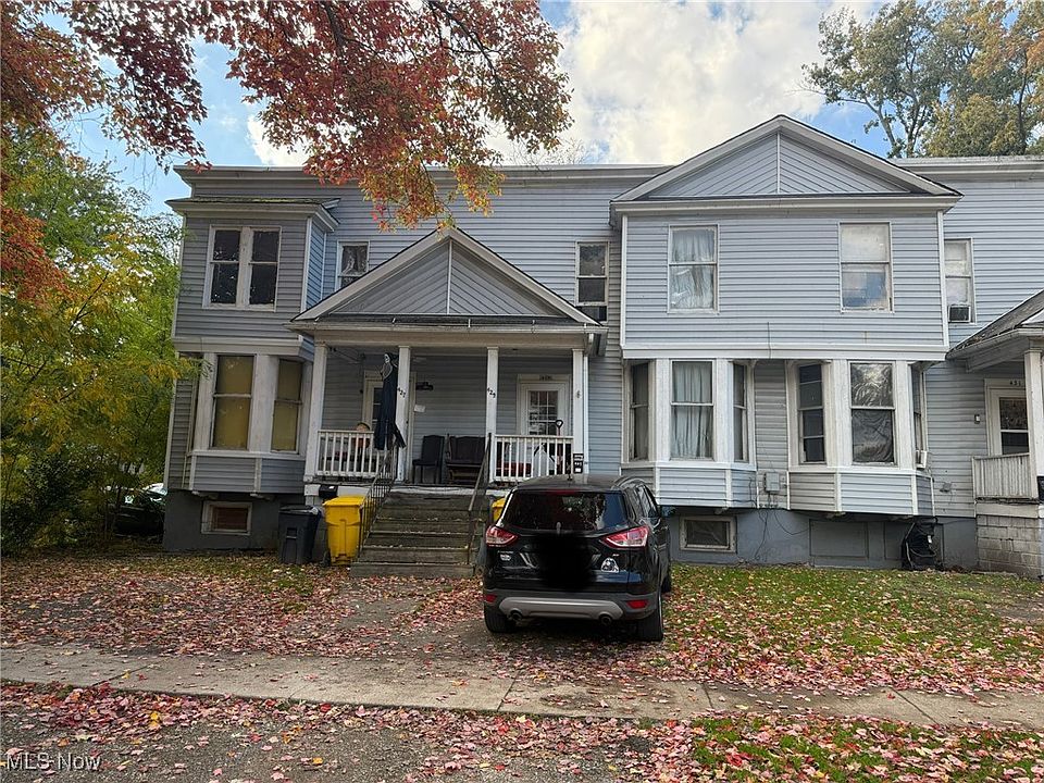 2nd image of 427 Harbor St