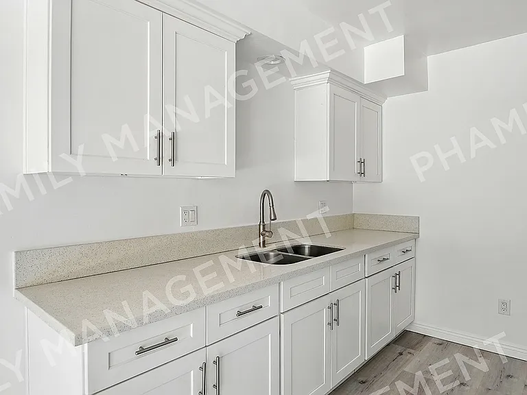 451 Anderwood Ct #D — Photo 3
