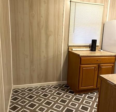 5th image of 547 Dresden Ave