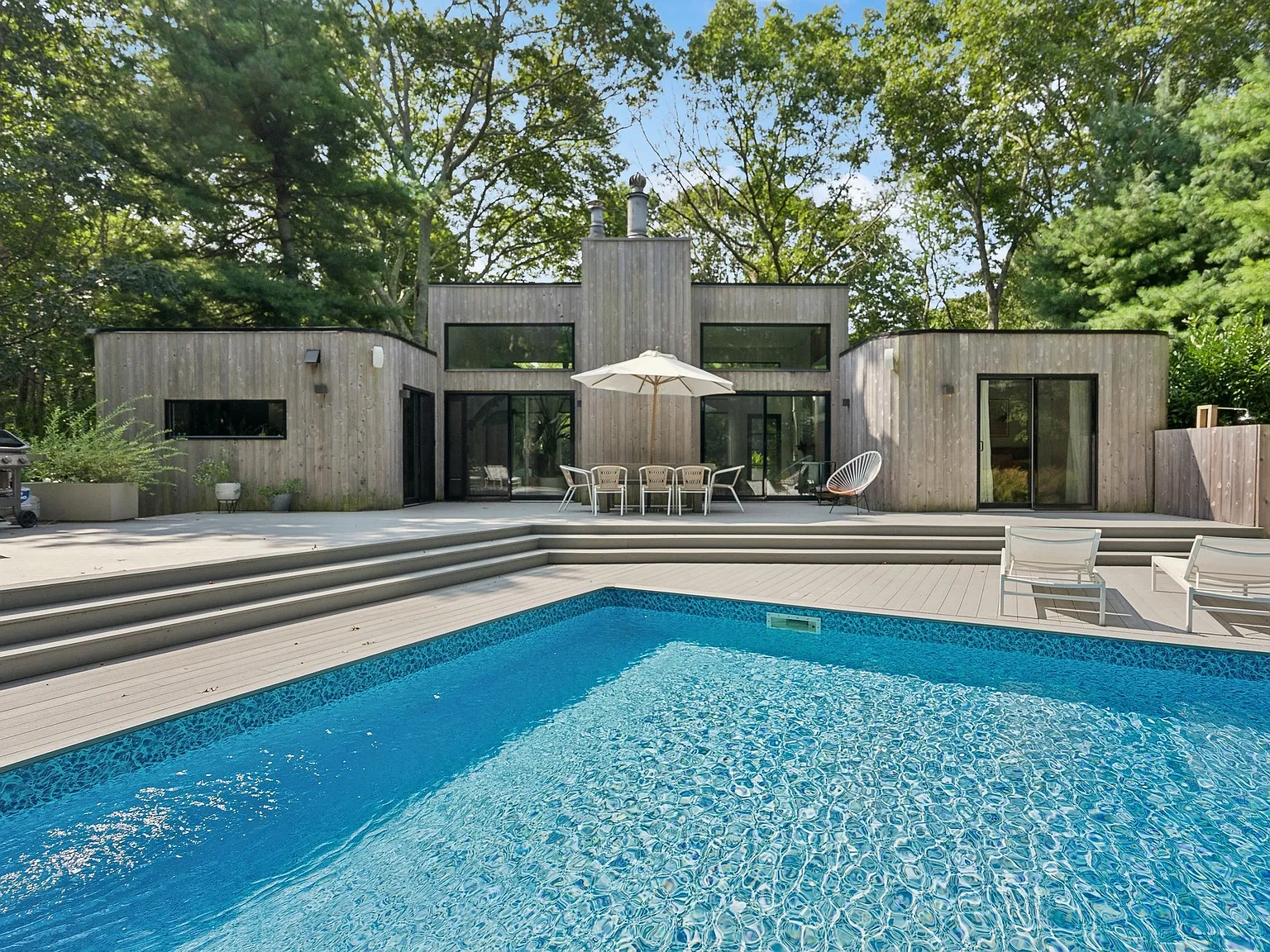 Sweet Contemporary Renovated, Springs — Photo 1