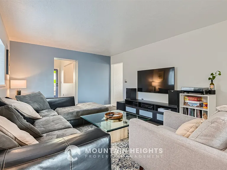 677 N Capitol St — Photo 4