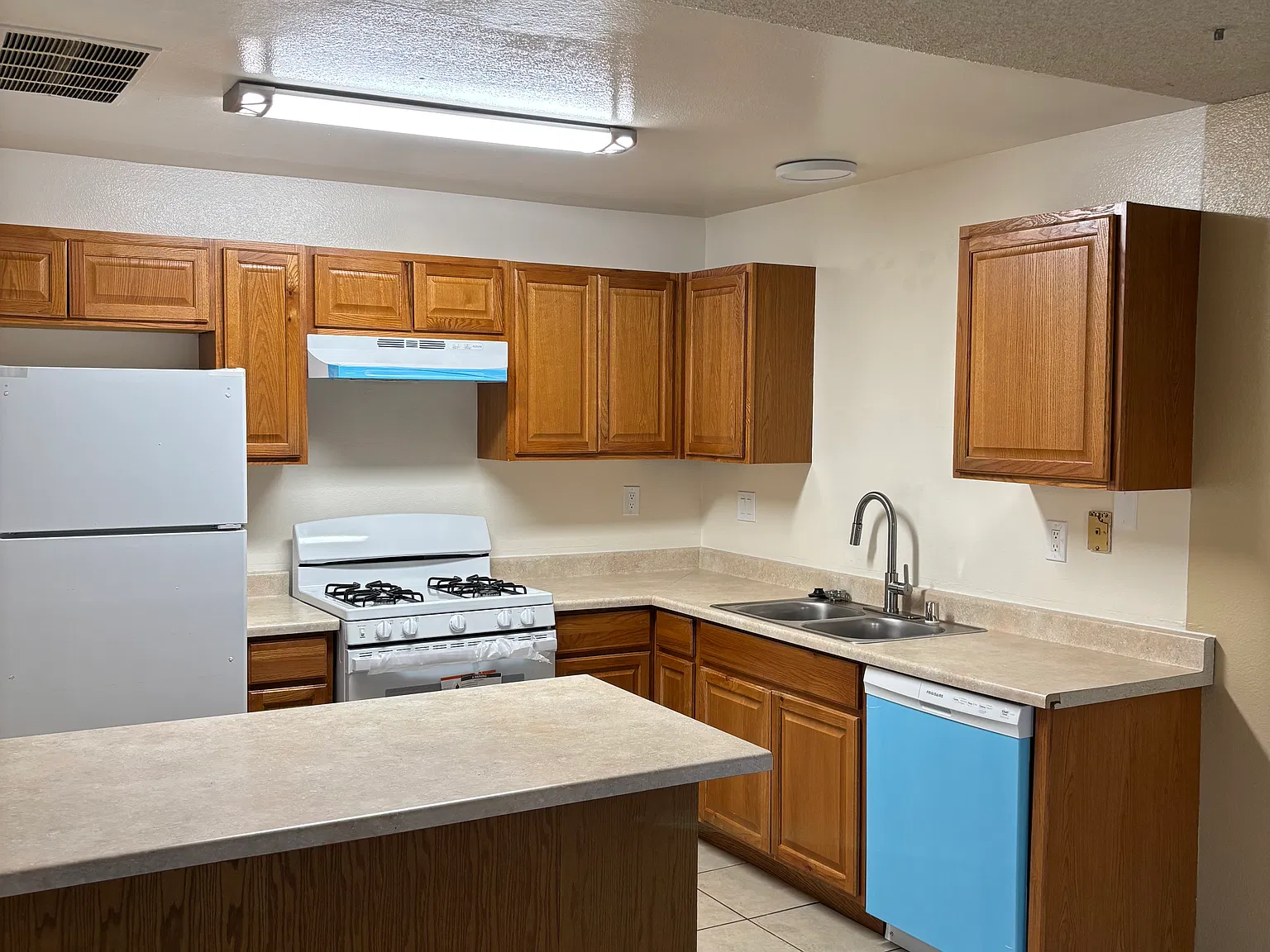 2 bed, 2.5 bath, 1200 sqft, $2,800 — Photo 2