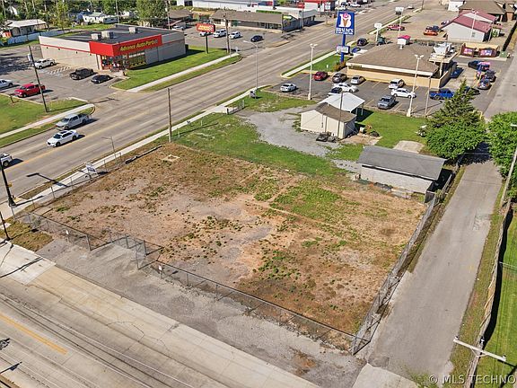 5th image of 301 N Cedar Ave