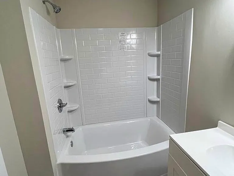 218 E Walnut St — Photo 12