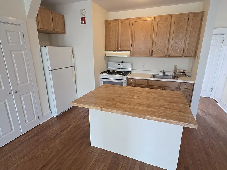212 W State St #2 — Photo 9