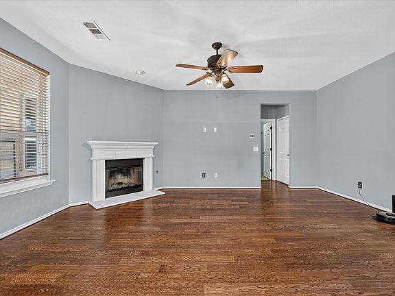 3rd image of 1515 Nightingale Ln