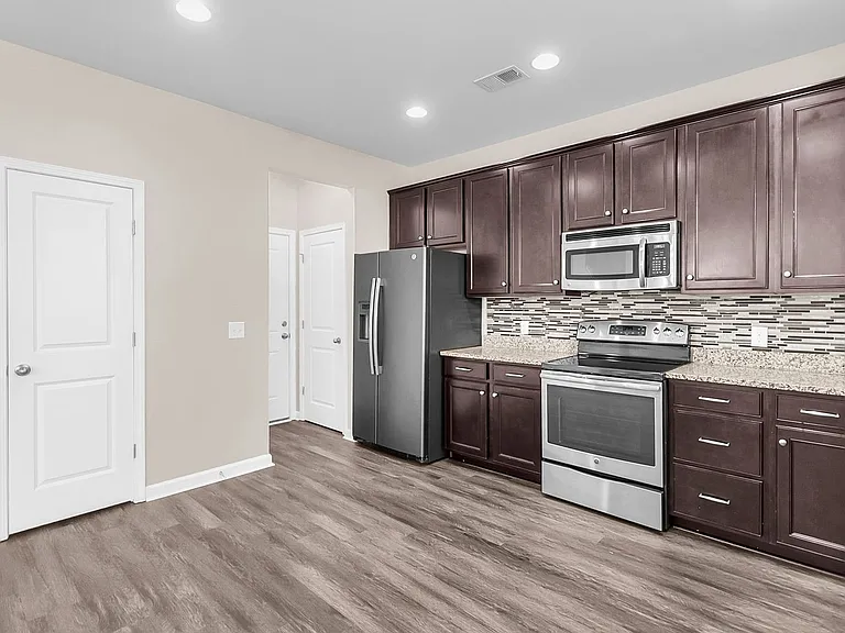 1104 Friartuck Trl — Photo 15