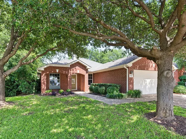 706 International Dr, Euless, TX 76039