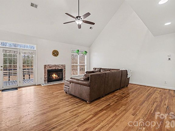 5th image of 1713 Oak Park Ct
