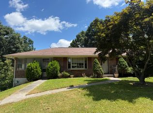 421 Woodland Cir, Lynchburg, VA 24502