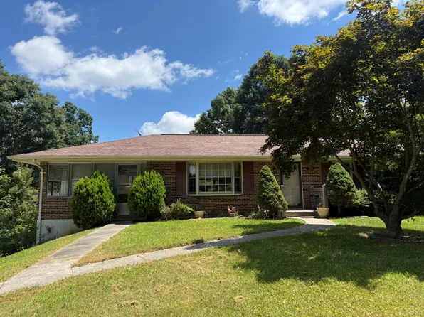421 Woodland Cir, Lynchburg, VA 24502