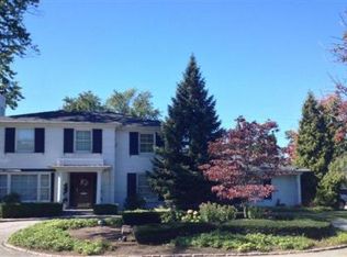 997 Lake Shore Rd, Grosse Pointe Shores, MI 48236
