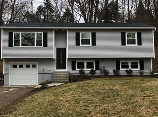 33 Bowdoin Ln, Wappingers Falls, NY 12590