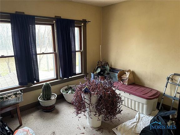 4th image of 2353 Woodford St