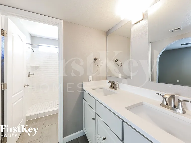 4855 W North Ln — Photo 11