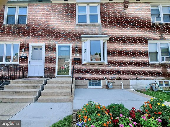 3rd image of 664 Magnolia Ave