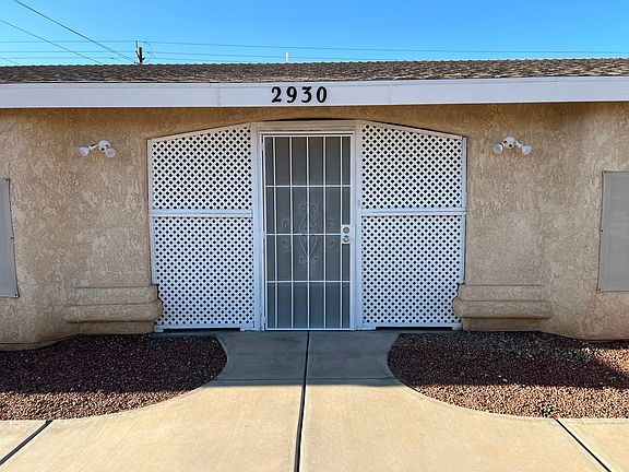 Enclosed front entry