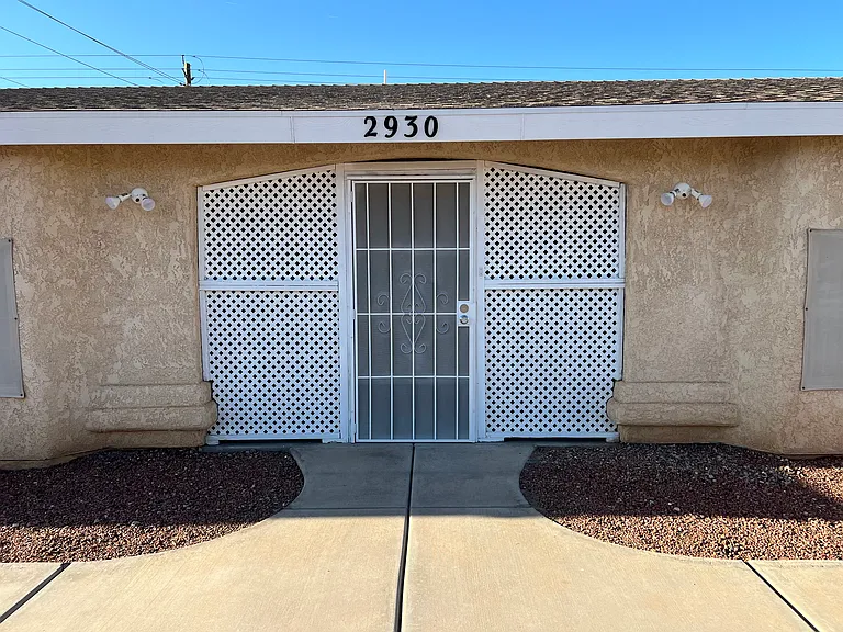 Enclosed front entry