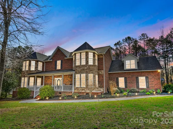 434 Laurel Crest Dr, Kannapolis, NC 28081