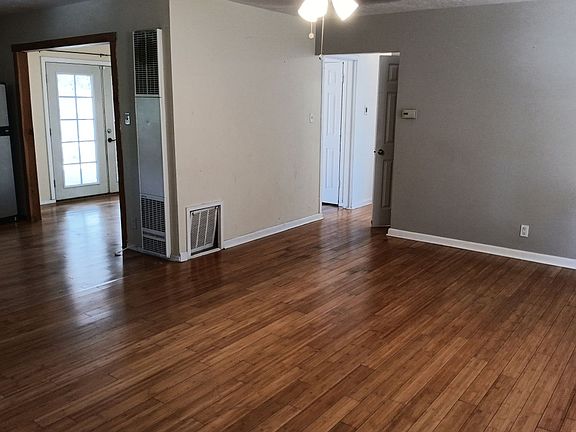 4th image of 7901 Hannett Ave NE
