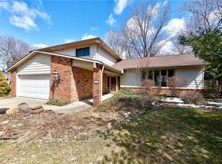 5594 Ericson Ln, Willoughby, OH 44094