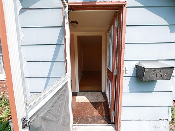 3rd image of 204 W Douglass Ave