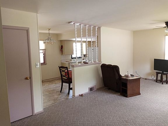 5th image of 2613 Wesleyan Ave