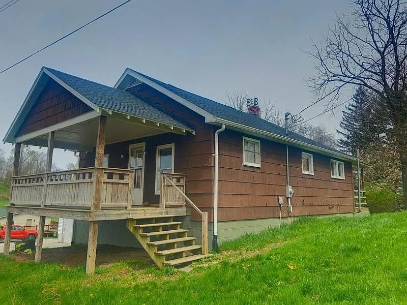 2028 Grandview Rd photo 1