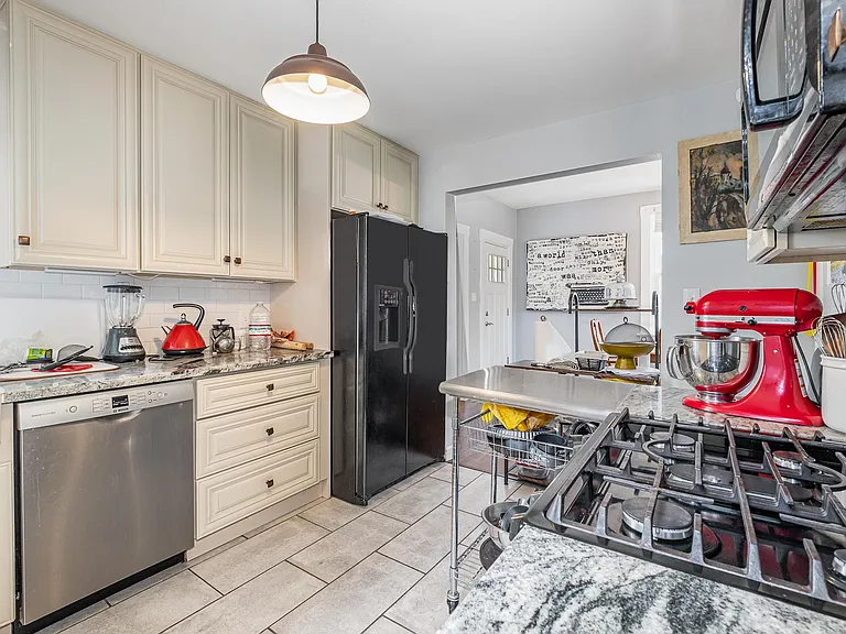 Better view of the kitchen