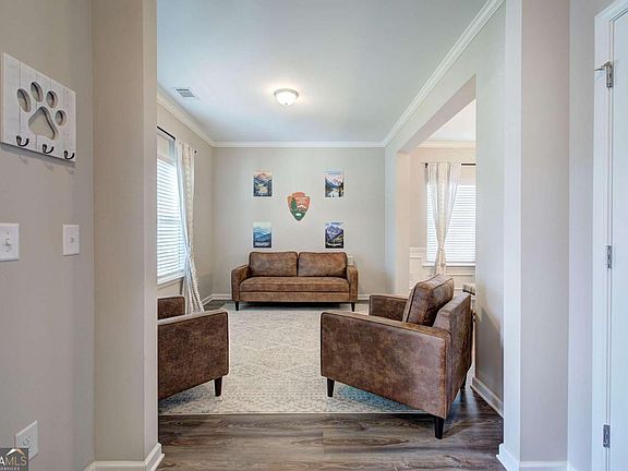 2nd image of 589 Belmont Ln