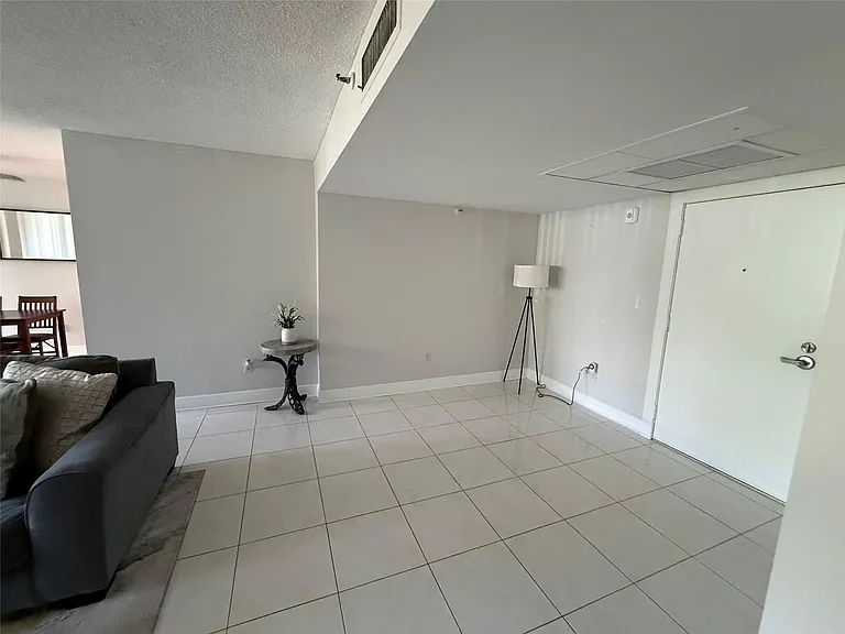 859 Jeffery St #1040 — Photo 12