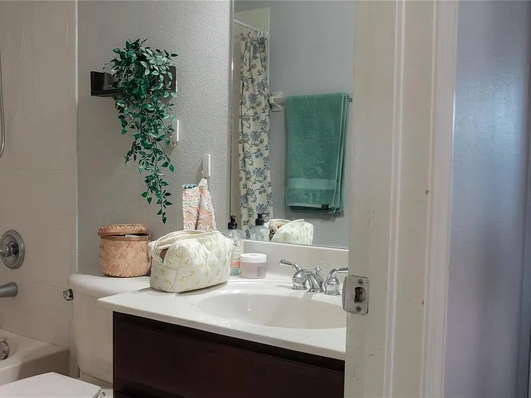 3033 Pointeview Dr — Photo 14