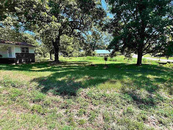 5th image of 301 Pecan St