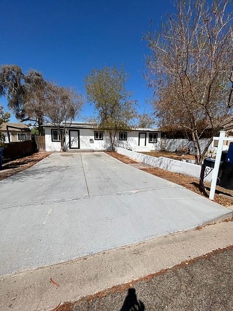 1st image of 812 S Greenleaf Ln #812