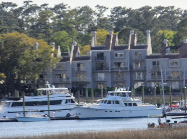 90 Helmsman Way APT 204, Hilton Head Island, SC 29928