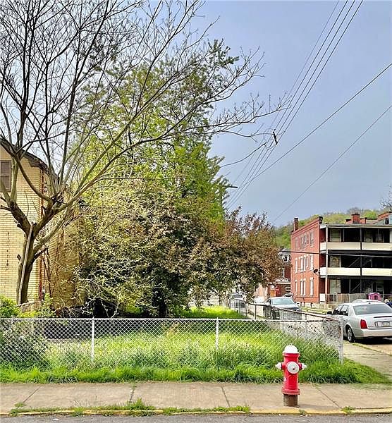 2nd image of 939 Woodward Ave