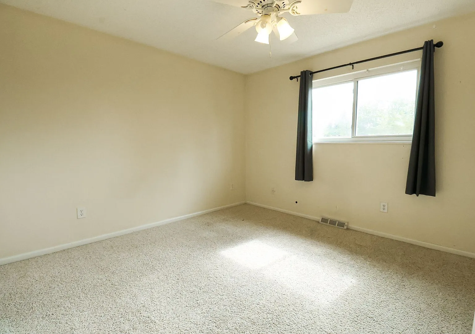 3 bedroom and 2 bathroom home! — Photo 4