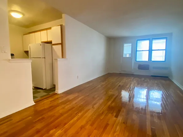 (undisclosed Address), Long Beach, NY 11561