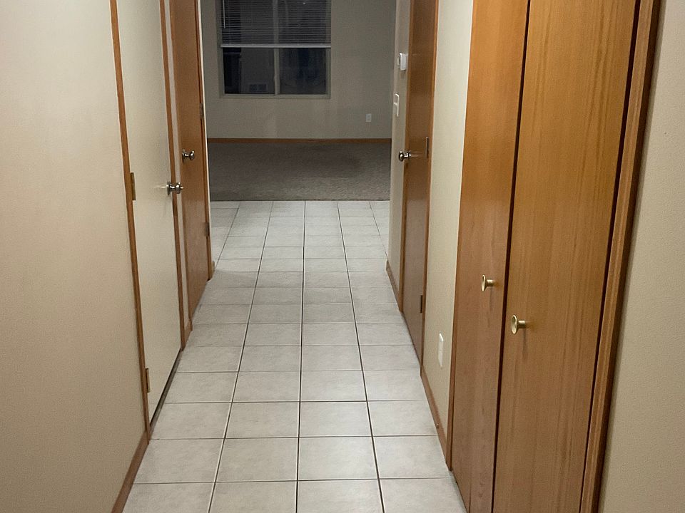 Tile entry into the kitchen/living room