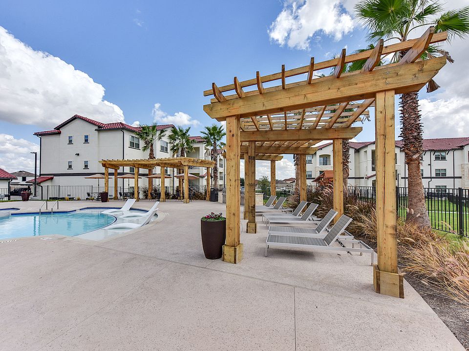 Resort-Style Pool