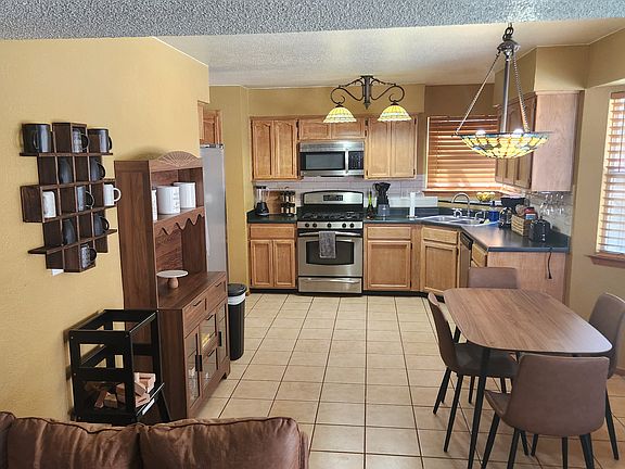 3rd image of 12101 Dos Rios Dr