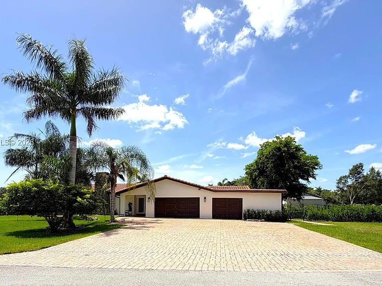 10950 SW 40th Ct — Photo 4