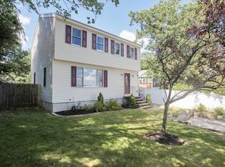 104 Mascuppic Trl, Tyngsboro, MA 01879