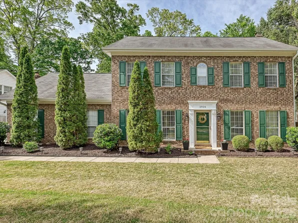 2924 Firewood Dr, Matthews, NC 28105