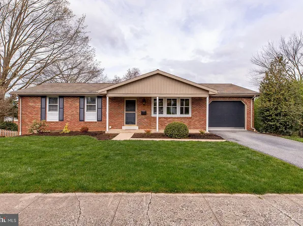 121 Oxford Dr, Lititz, PA 17543