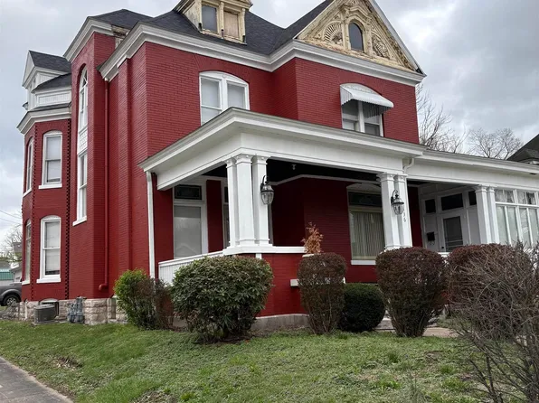 1136 N 8th St, Quincy, IL 62301